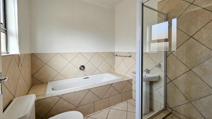3 Bedroom Property for Sale in Langenhovenpark Free State